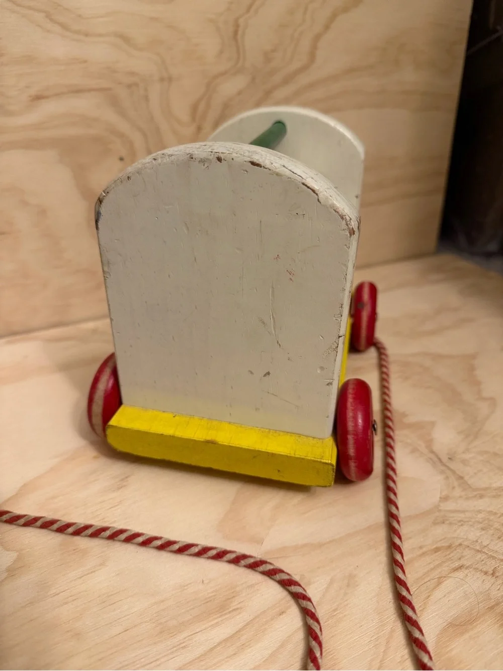 Playskool vintage 1959’s White & Red Dairy Wagon Pull Toy with all 6 milk bottle